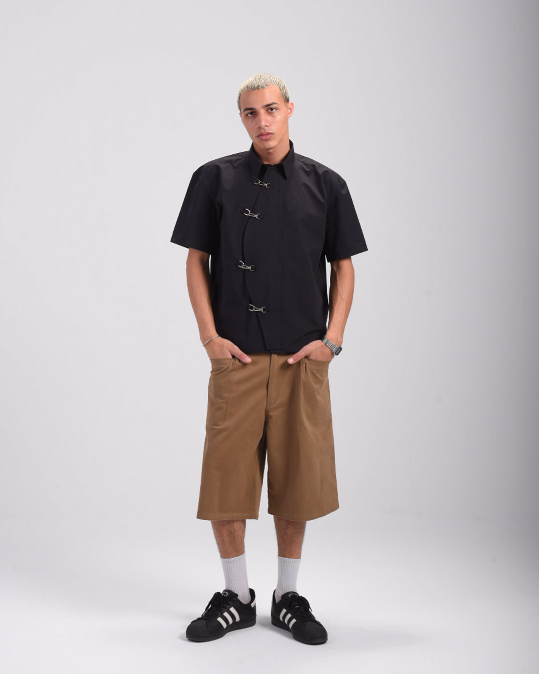 Camel pleated shorts