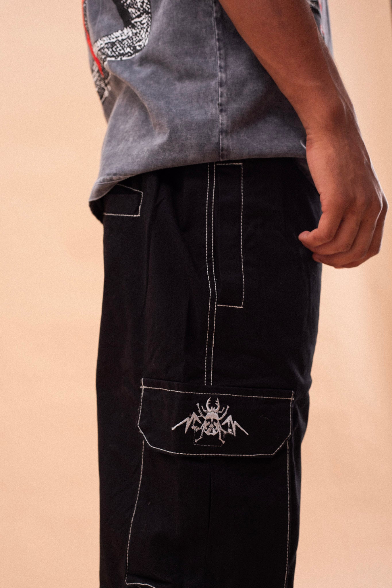 Black Stitches Cargo Pants – leon